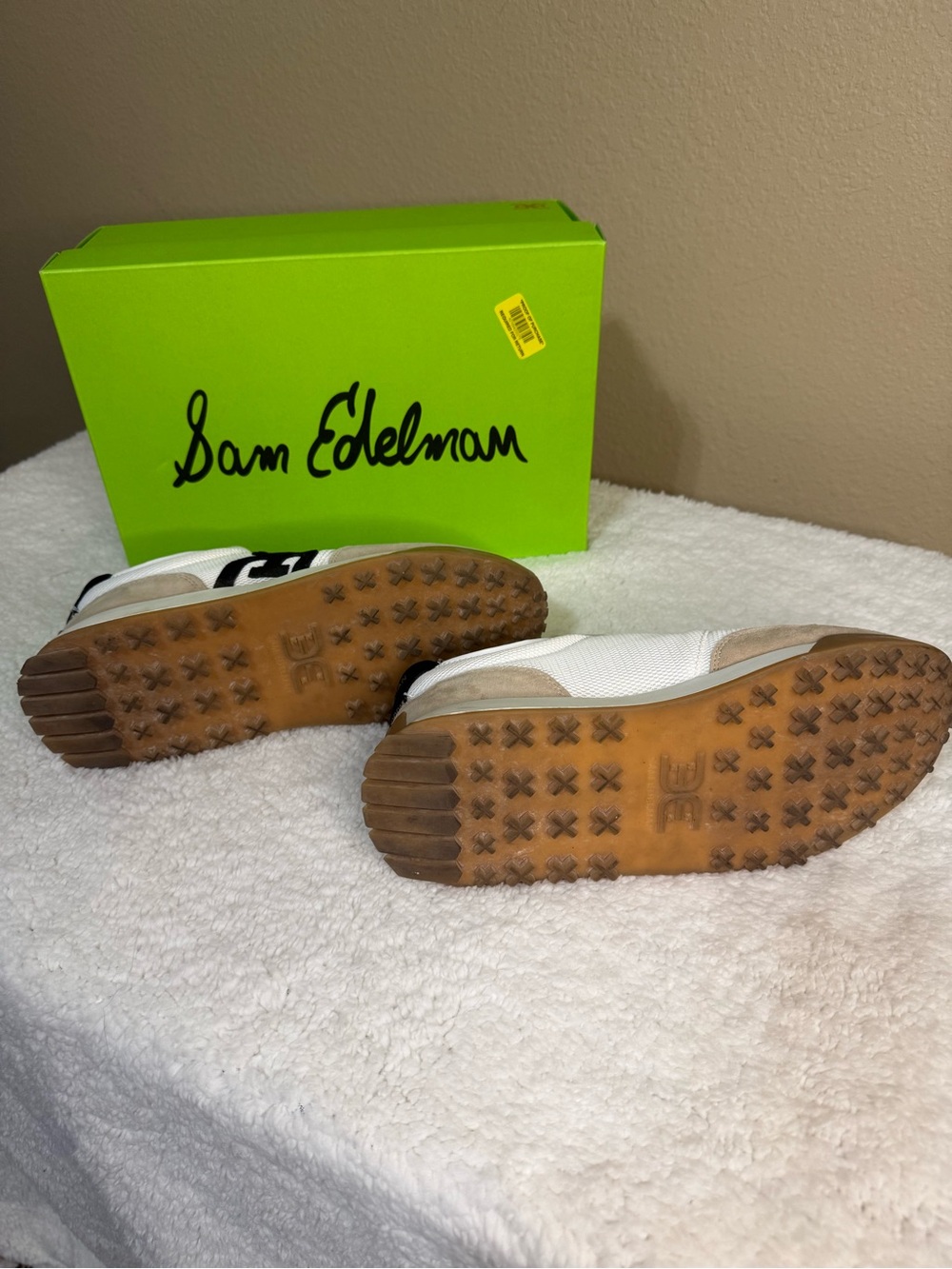 Sam Edelman White Beige Sneakers with Black Logo - Picture 8 of 13